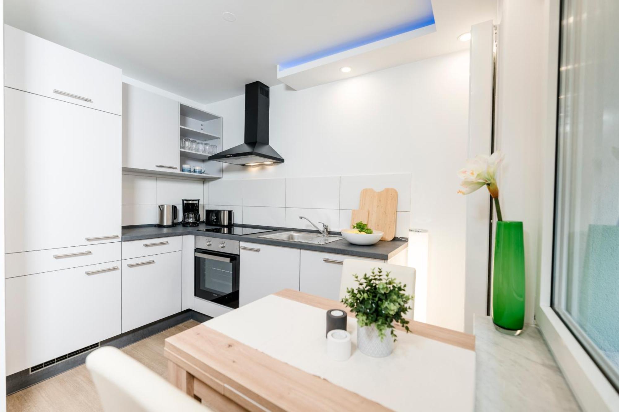 Bellabene Modernes Studio Apartment In Zentraler Lage Mit Terrasse, Parkplatz, Smarttv Pforzheim Bagian luar foto