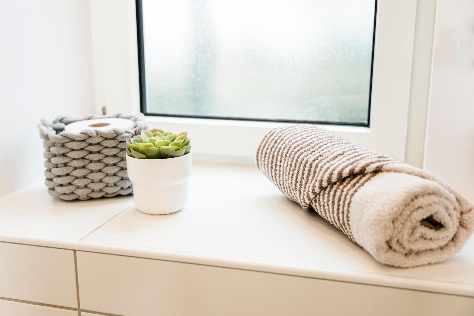 Bellabene Modernes Studio Apartment In Zentraler Lage Mit Terrasse, Parkplatz, Smarttv Pforzheim Bagian luar foto