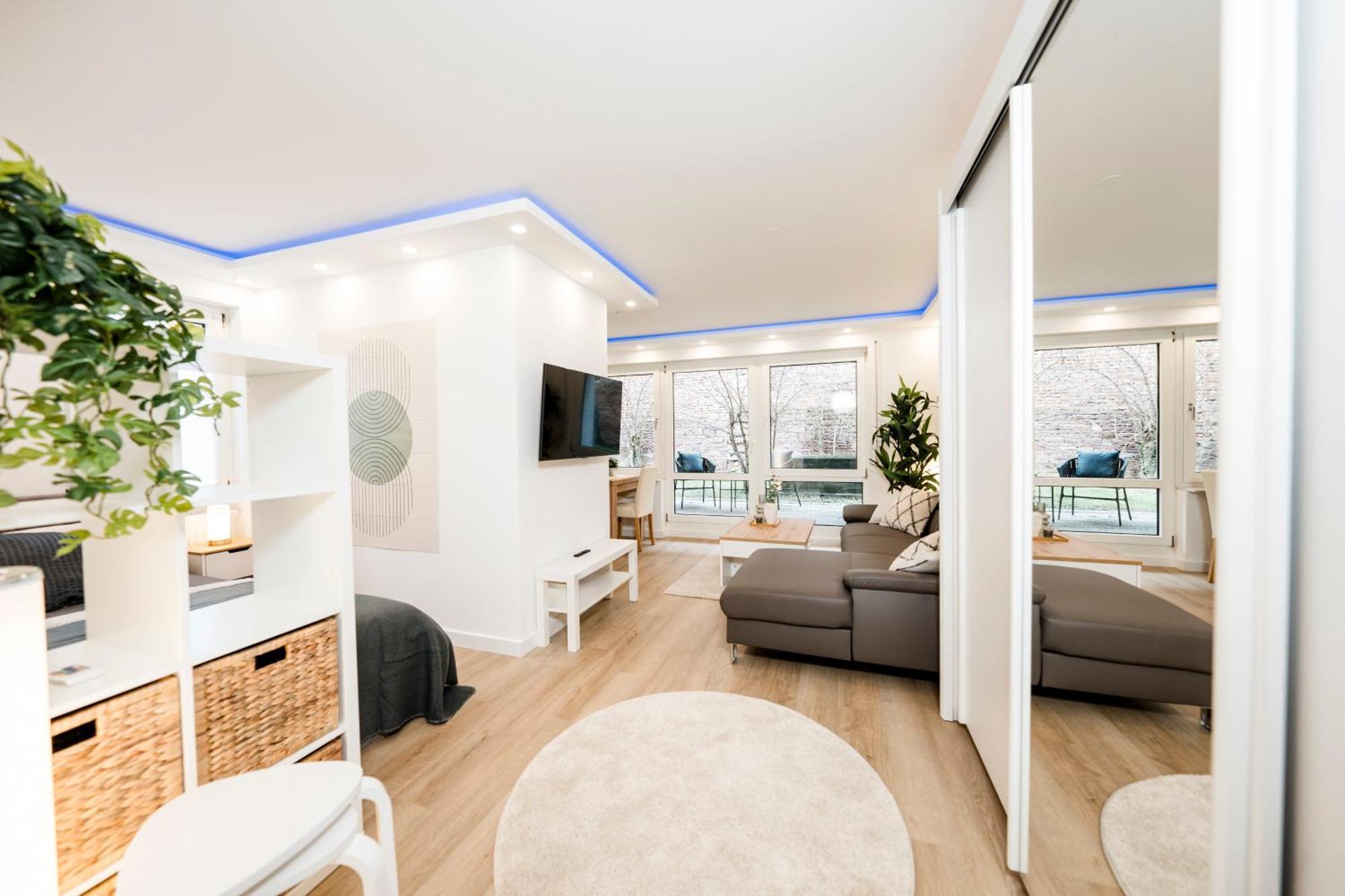 Bellabene Modernes Studio Apartment In Zentraler Lage Mit Terrasse, Parkplatz, Smarttv Pforzheim Bagian luar foto