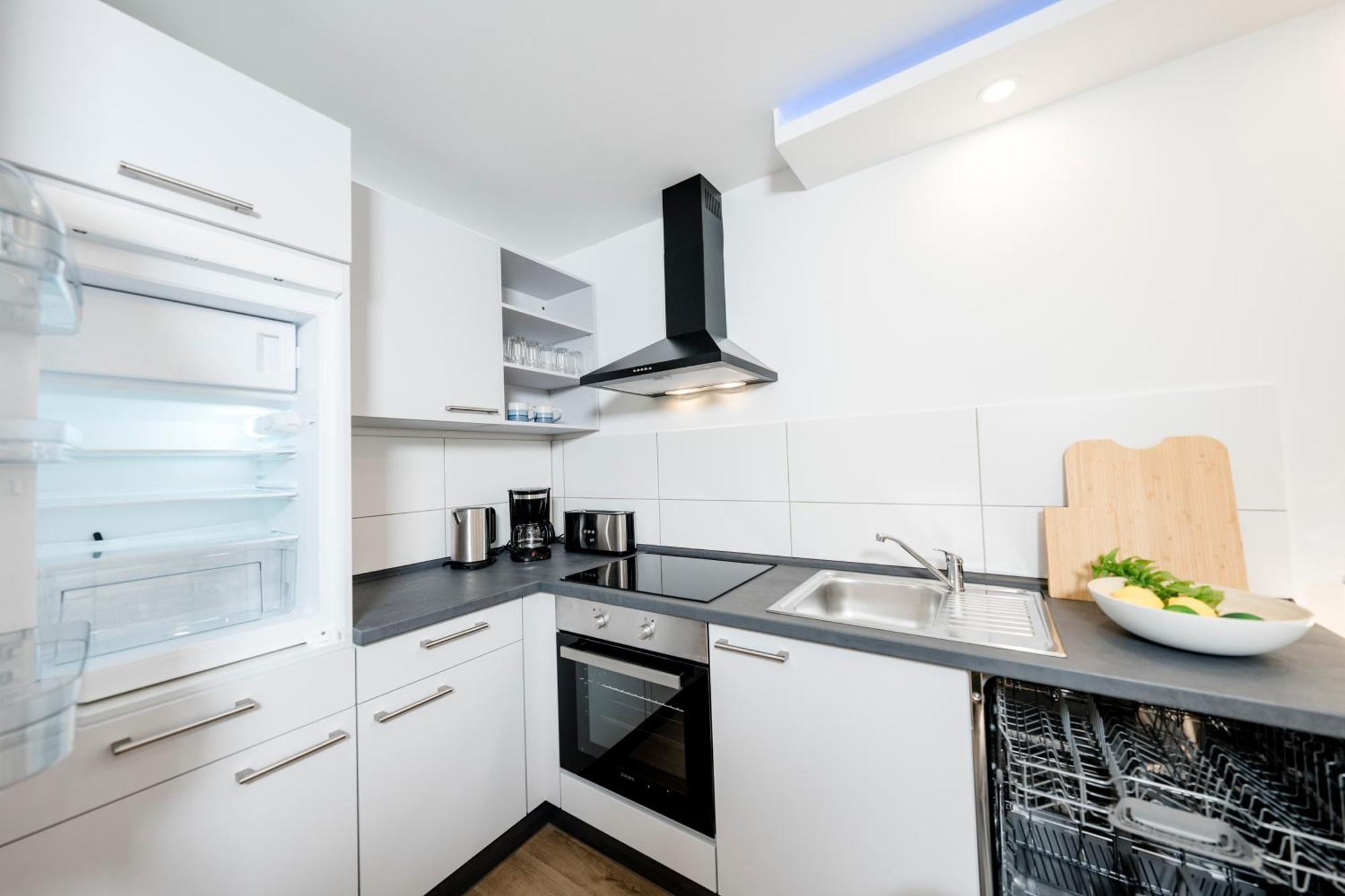 Bellabene Modernes Studio Apartment In Zentraler Lage Mit Terrasse, Parkplatz, Smarttv Pforzheim Bagian luar foto